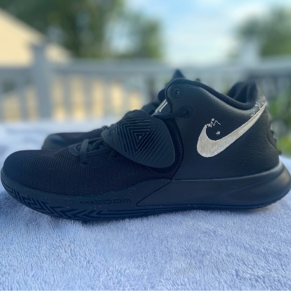 Nike Other - KYRIE Flytrap 3 ~ NIKE basketball shoes ~ Black Metallic Gold Star~ Like new EGU